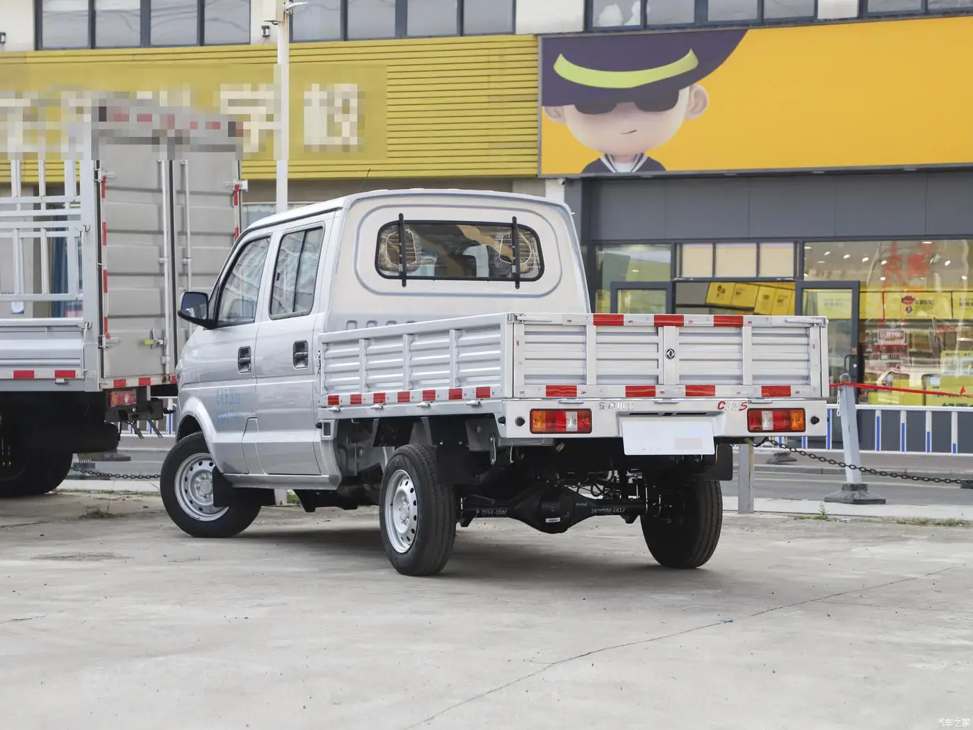 DFSK C32s Mini Truck 2024 2025 New Car Fuel Truck 1.6L LHD with EU Certification Cheap Truck Cargo Made in China