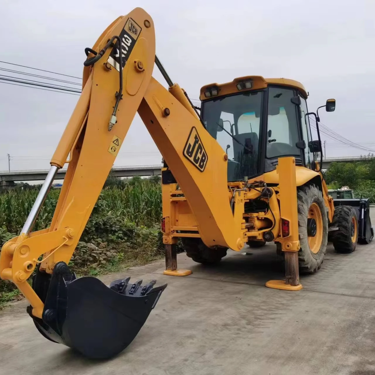 High quality and low price second-hand loader jcb 3cx is practical and cost-effective