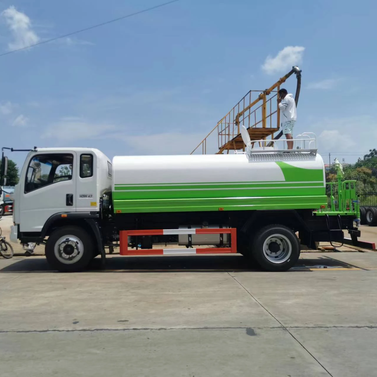 ISUZU HOWO Water Sprinkler Truck  DONGFENG 10000  15000 20000 30000 Liter 10 Ton Water Tank bowser Truck For Sale