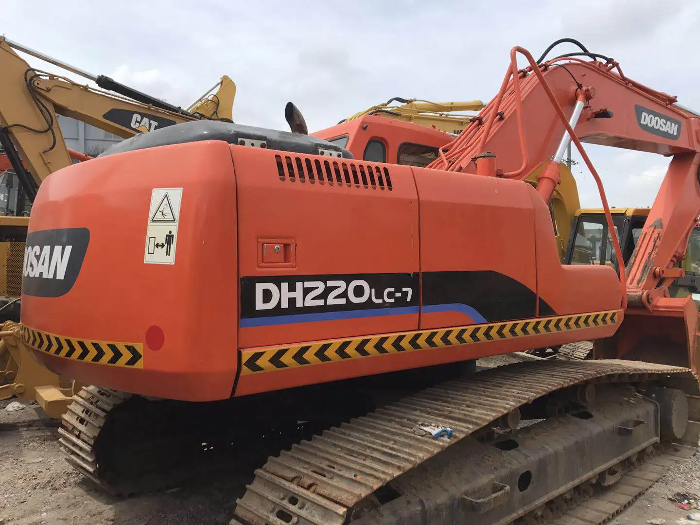 used original Korea Doosan DH220 excavator