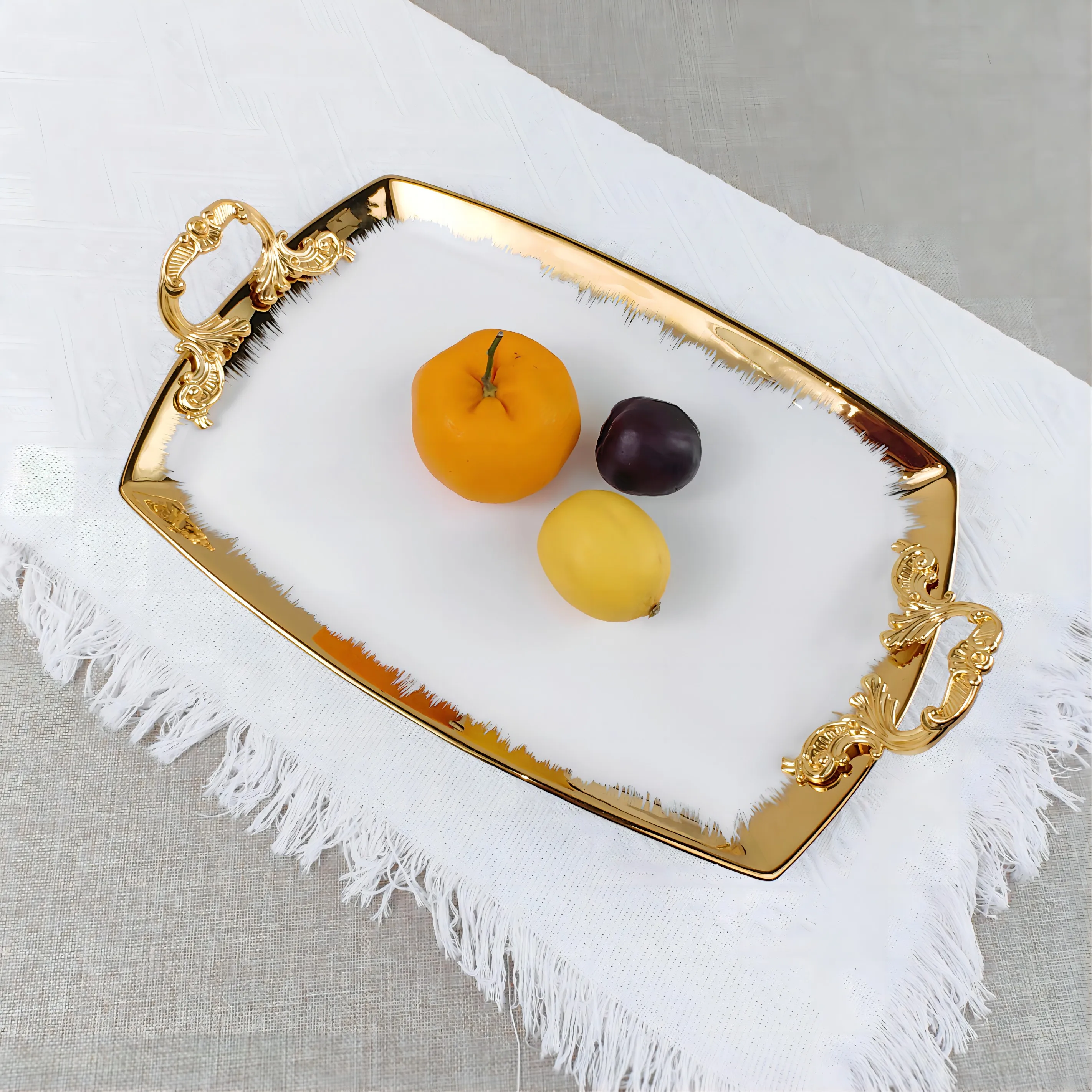 Hot selling plates Factory custom wholesale gilded edge banquet wedding dessert fruit luxury handle design ceramic plates