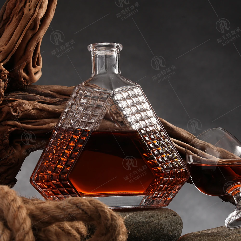 Wholesale  triangle shape glass Bottles 500Ml 750Ml   Whisky Vodka XO Liquor Wine Glass Bottles