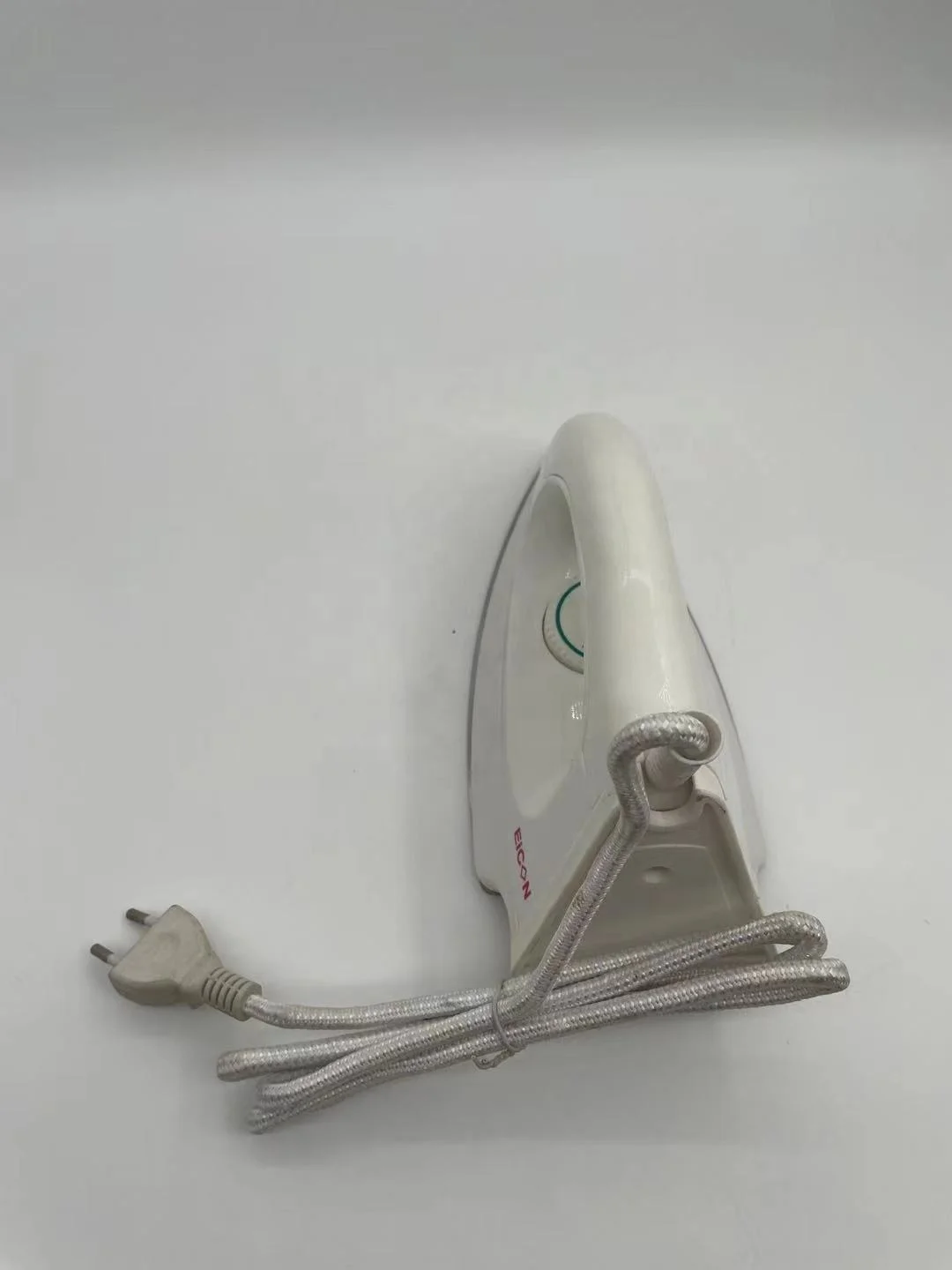 Jiema Electrical Appliance Factory, which has been exporting for 21 years, mainly produces a variety of electric irons