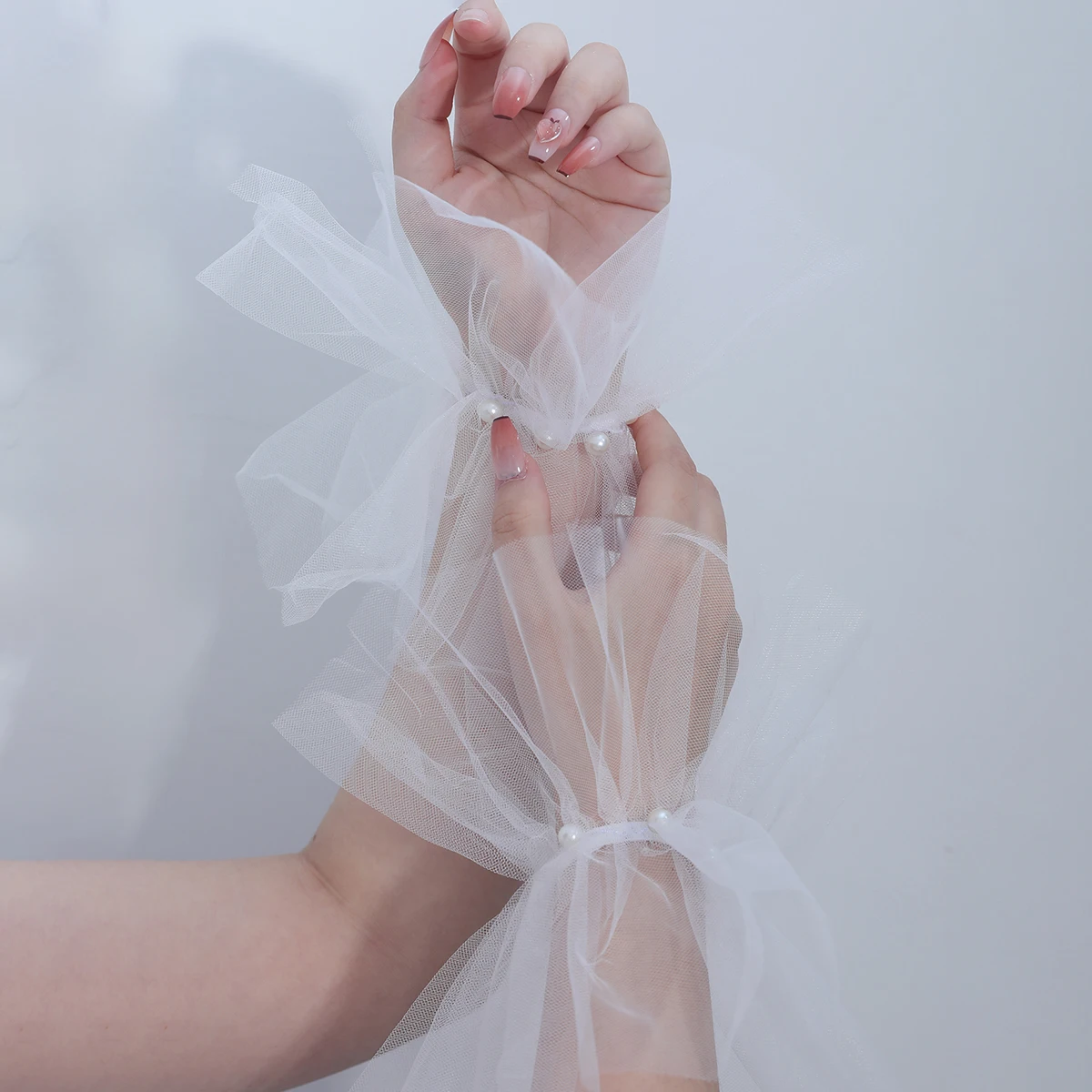 Dignified And Comfortable Dreamy And Beautiful Bridal Wrist Lace Wedding Dress Accessories Gloves for Women