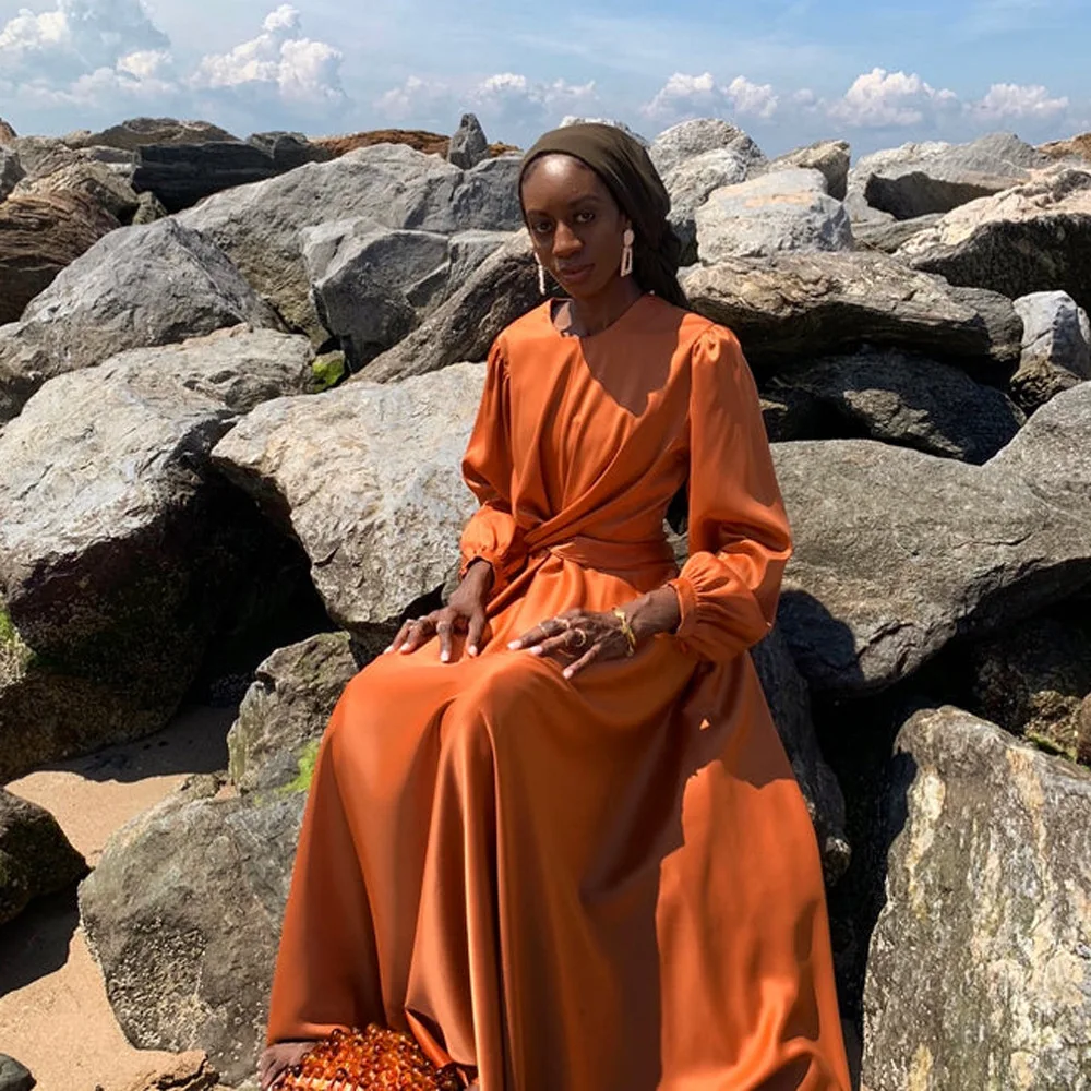 Solid colored robes and ankle dresses for Muslim Hui ethnic groups in the Middle East