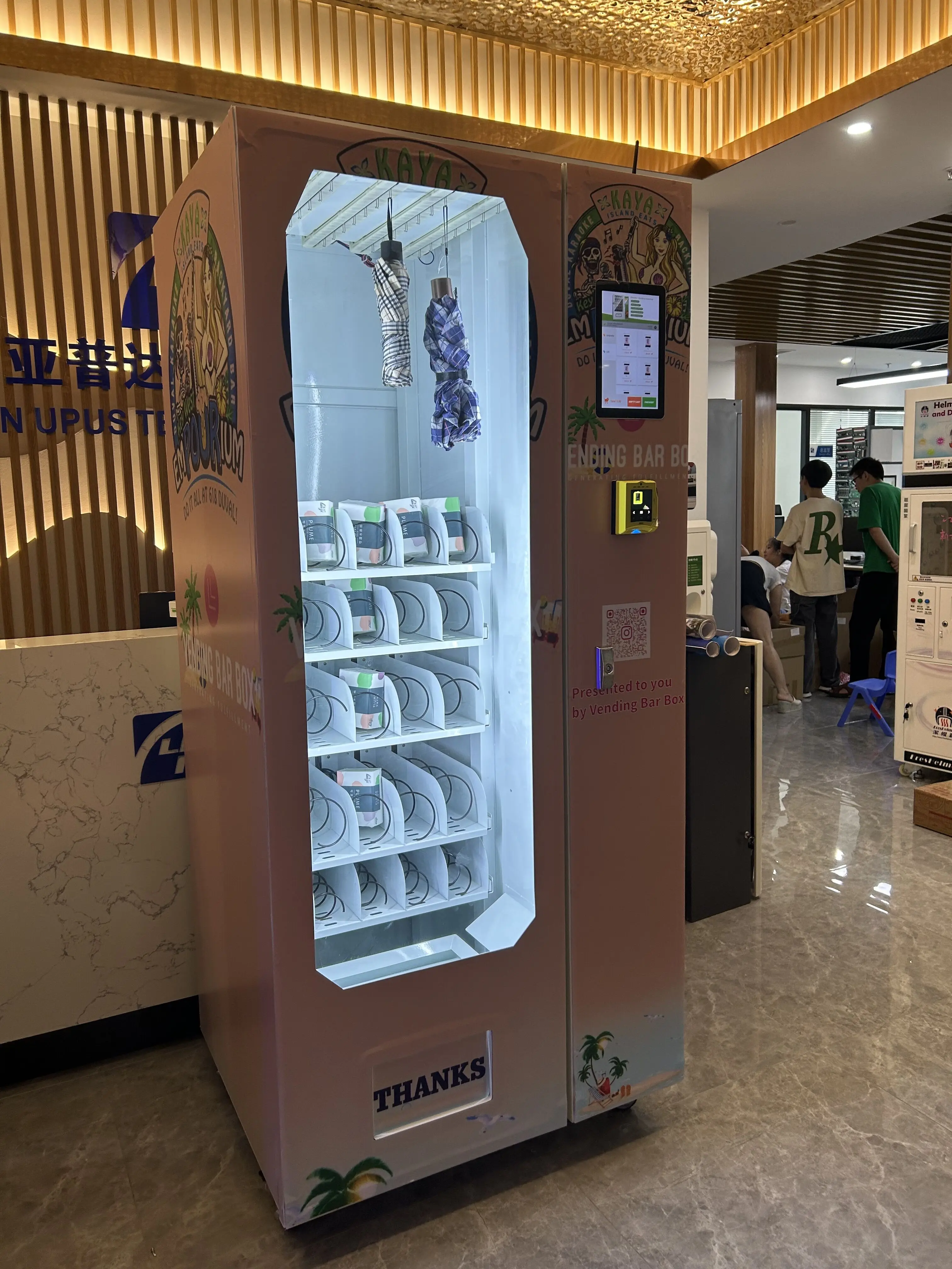 Popular beauty vending machine cosmetics combo vending machine small lash automatic hair eyelash vending machines