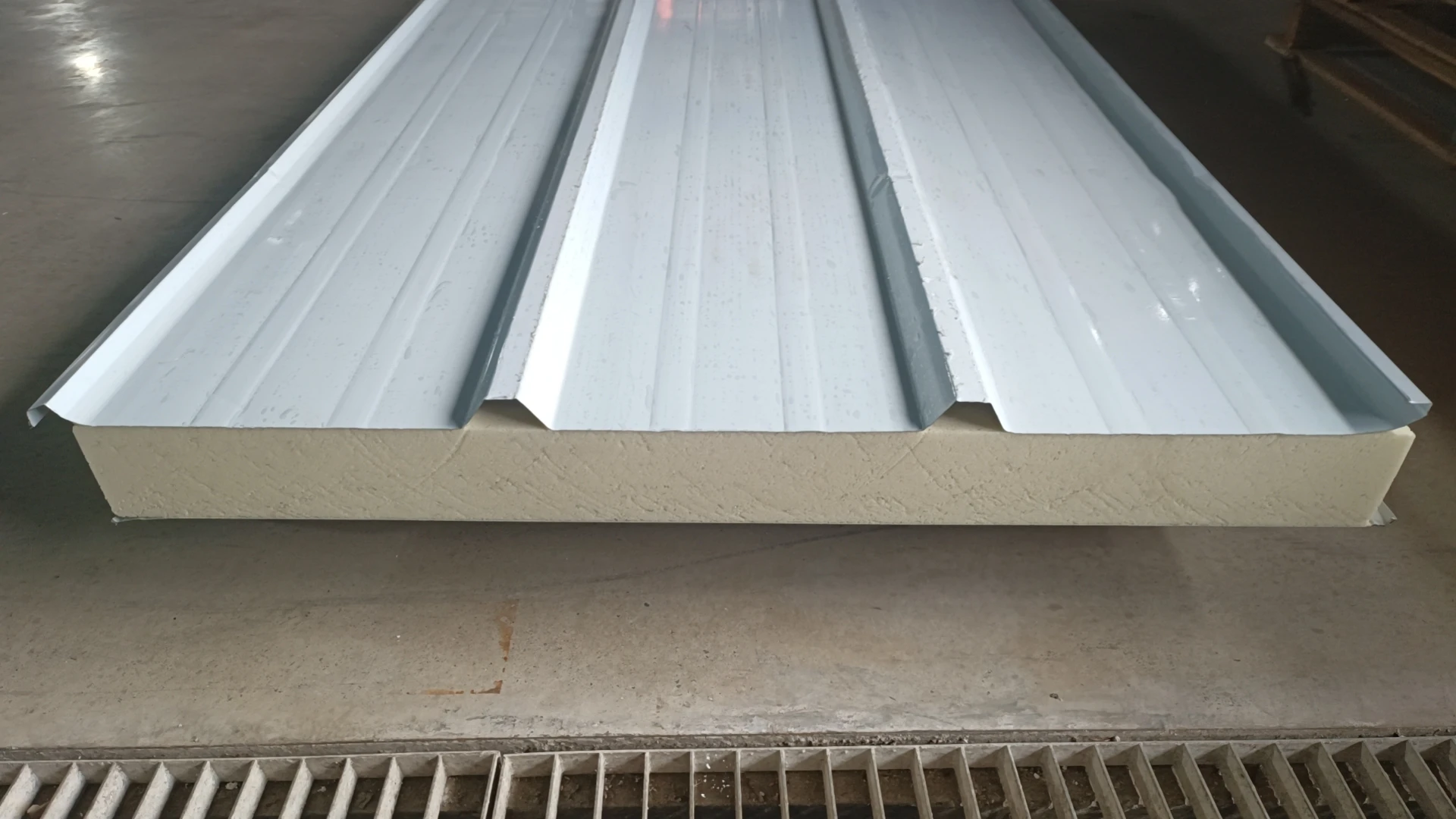PUR/PU/PIR/Puf Polyurethane Foam Insulation/Insulated Sandwich Wall and Roof Panels for Prefabricated Houses