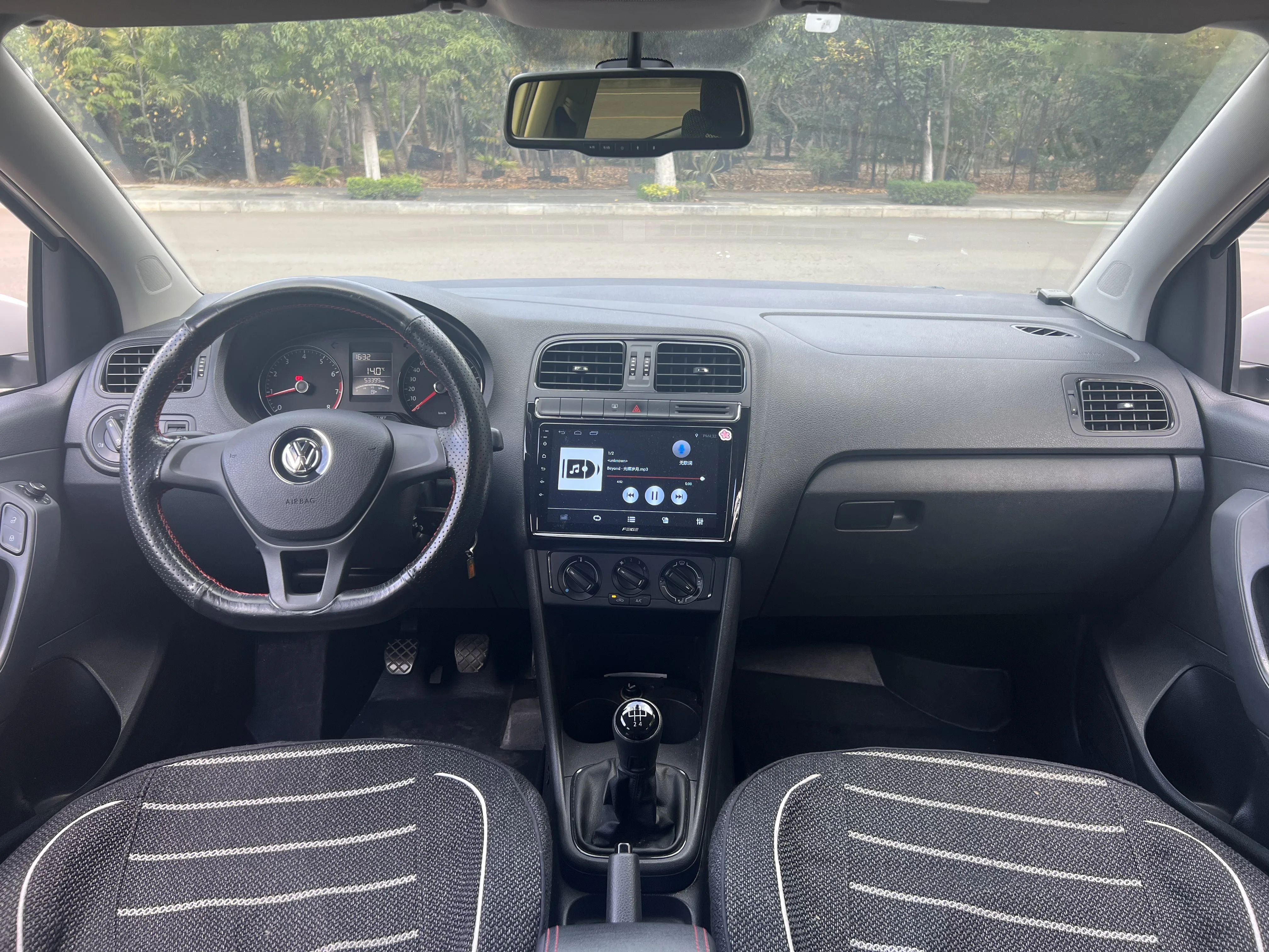 Best-Selling Used Volkswagen Polo Turbo Gasoline Sedan with Manual Transmission Fabric Seats