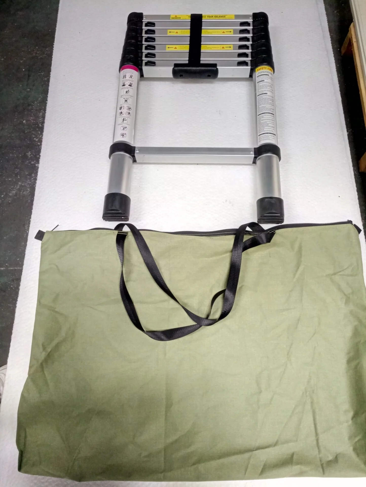 The factory wholesale 4 wheel Deluxe roof top tent removable tent for double person