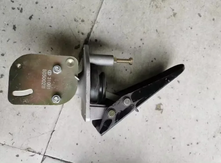 SEM616 SEM618 Air Brake Control Valve with Pedal for SEM wheel loader 31001