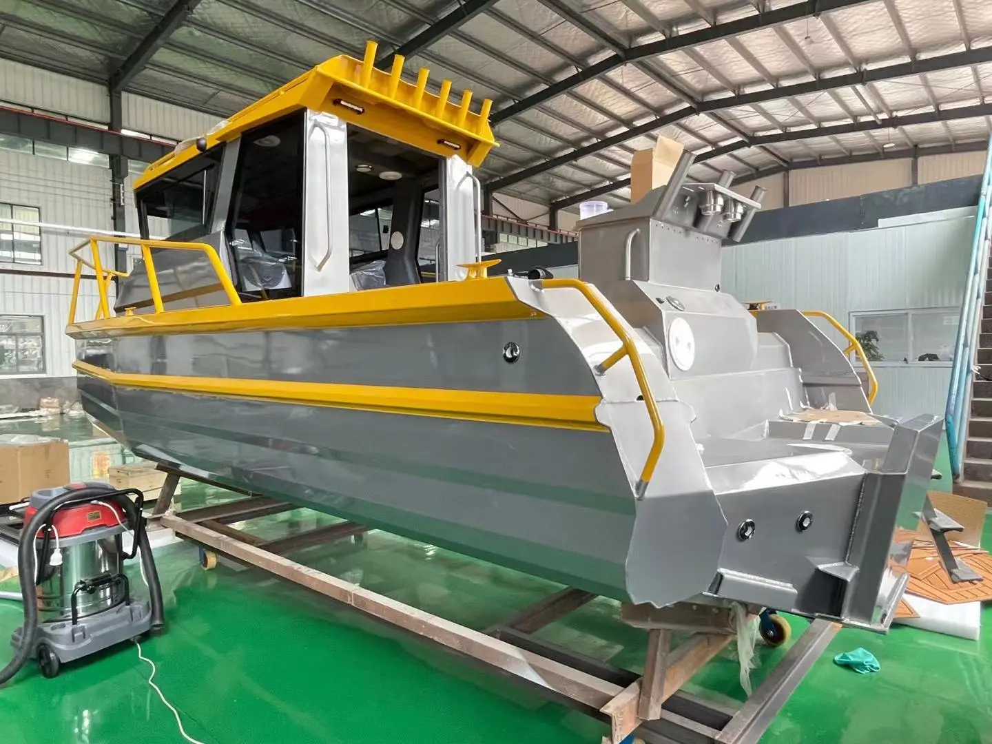 Deep-V 7.5m Easy Craft Yacht Luxury Outboard Motor Center Cabin Pontoon Aluminium Boats for Fishing