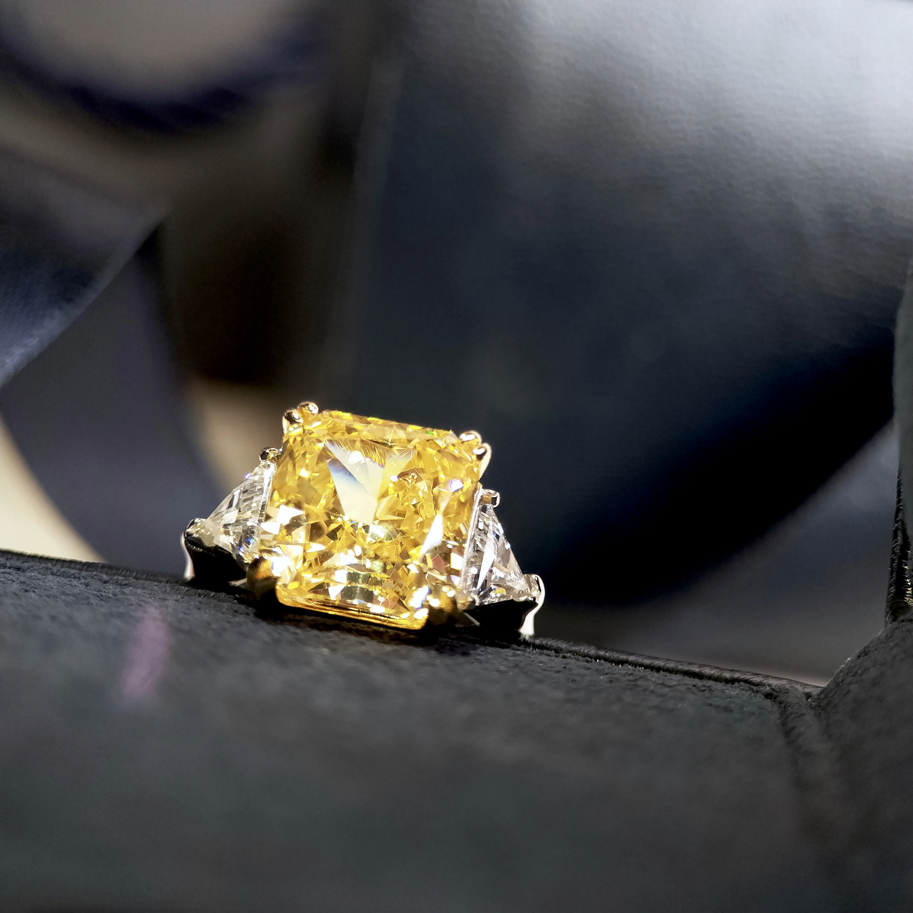 ROCHIME Hot Selling Vintage Baguette Radiant Cut Yellow Diamond Moissanite Ring 18k White Gold Plated Luxury Wedding Rings