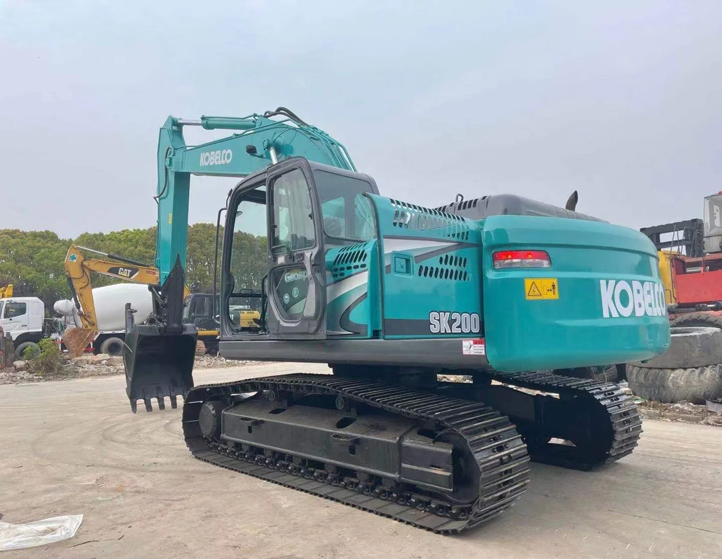 Good condition original KOBELCO SK200 SK200LC-8 used excavators on working