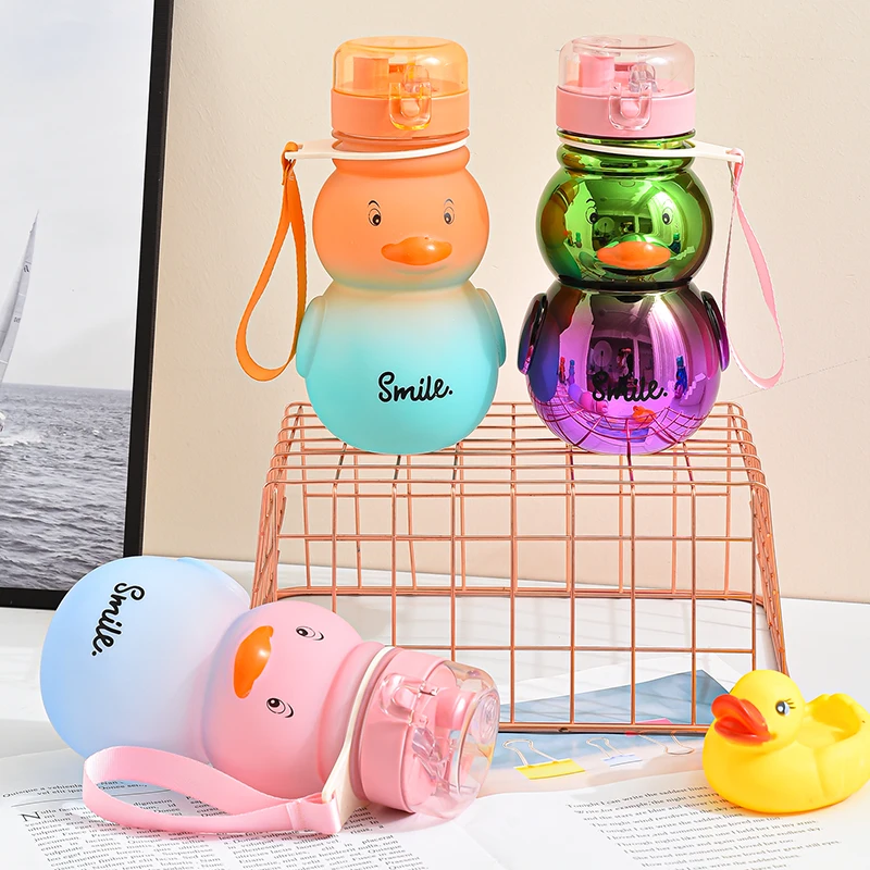 Cute Duck Shape 880ml Frosted Gradient Portable Plastic Drinkware BPA-Free Reusable School Water Bottle with Lid Kids School Use