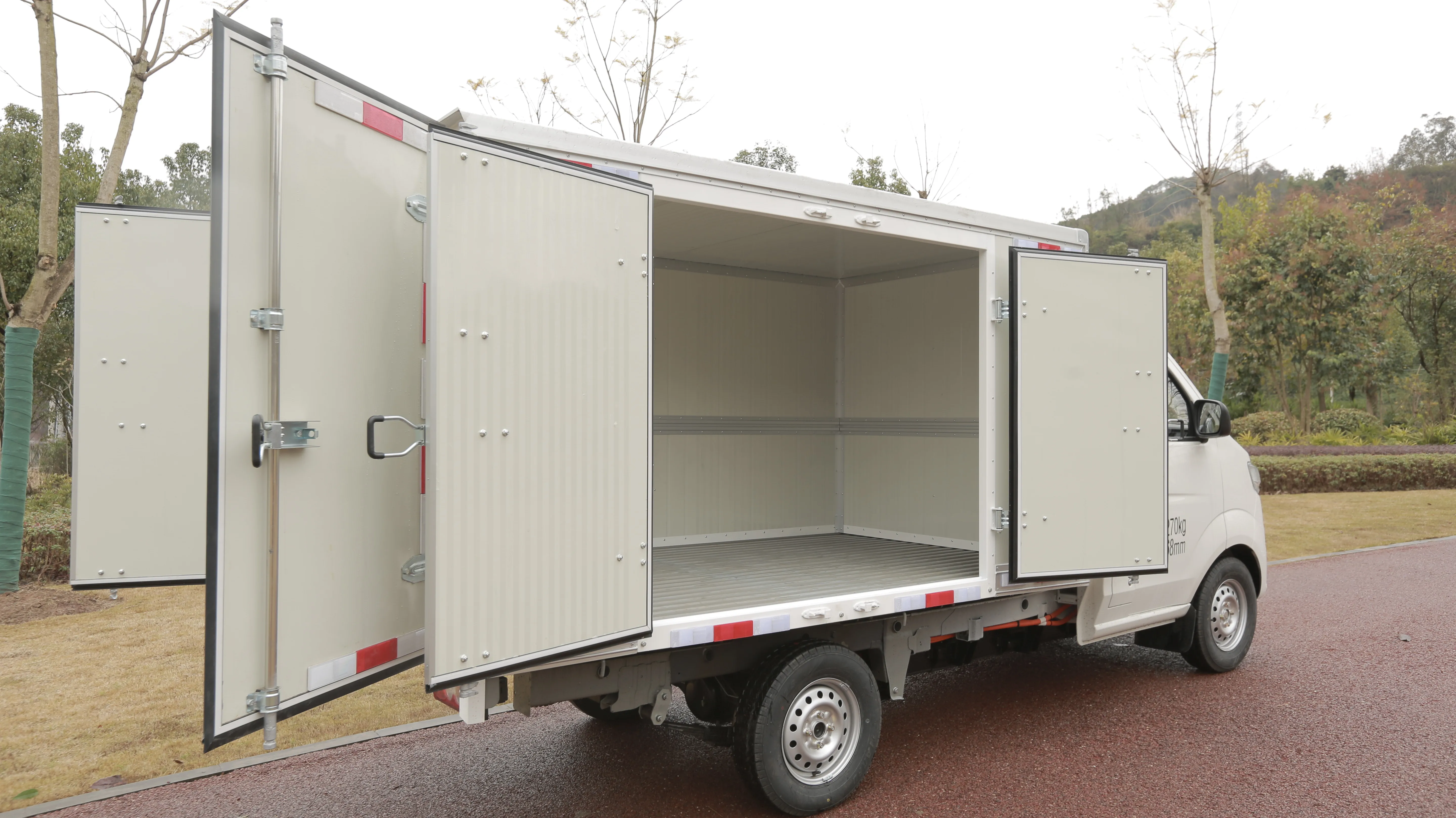 Factory Hot Sales Single Row 240km Mini Small Cargo Truck Van Type Light Cargo Truck New Cargo Truck