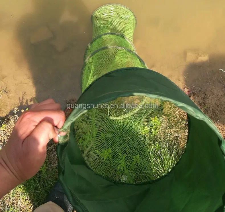 The floating design allows for the fishing basket to stay at the surface for quick access keeping net