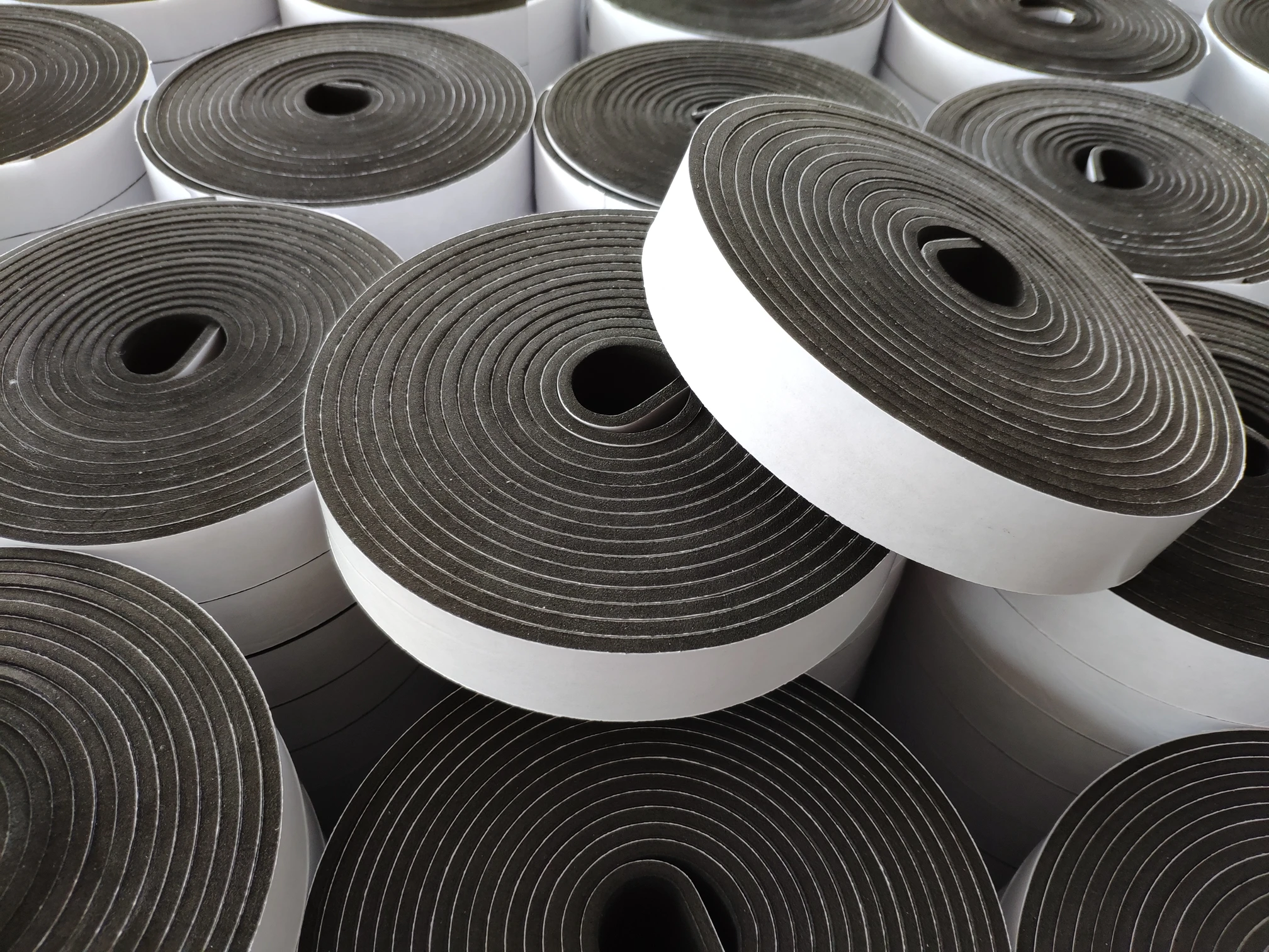 Guangdong factory  hot sale factory doors conservatories adhesive/Self-Adhesive resist heat foam sealant