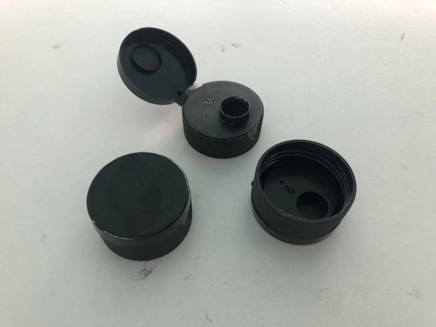 flip top cap tapa closure closing folding machine