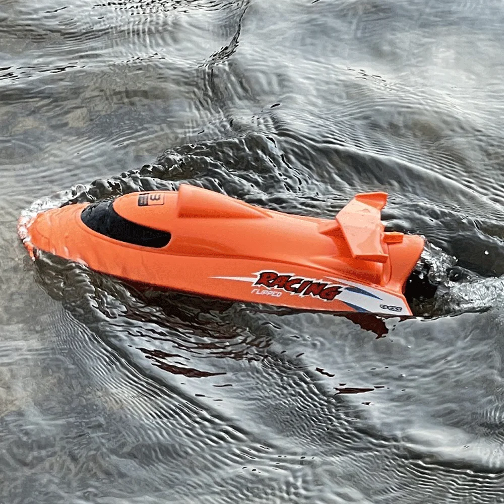 V009 Mini Jet Boat 2.4G RC Water Spraying Motor Boat Speedboat Engines Waterplay Crafts Jet Car Boat Toys For Boys