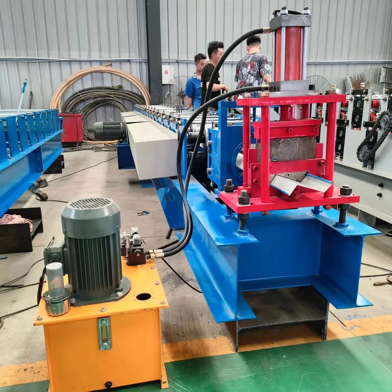 High speed barge flashing for panels roll forming machine