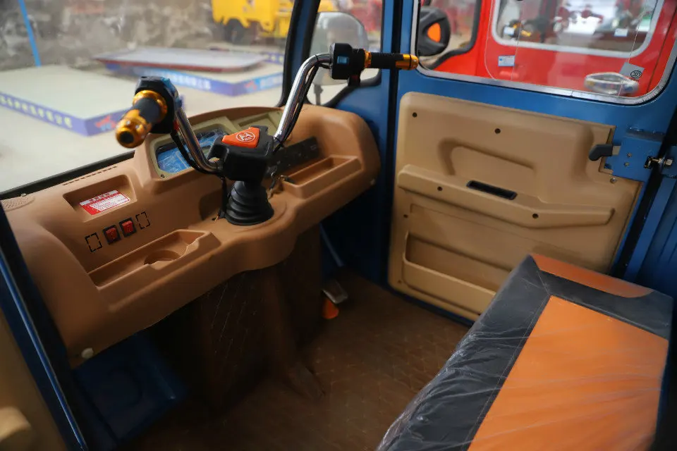 China Best-selling Food Tuktuk Adults Electric Vehicle 1200w1500w Enclosed Tricycle 3 Wheel Delivery Scooter Cargo Documents