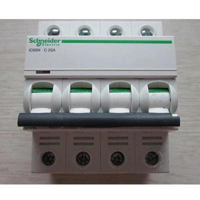 good quantity and good quality  IC65N Miniature circuit breaker C curve 3p 4p 32A 16A 4A MCB