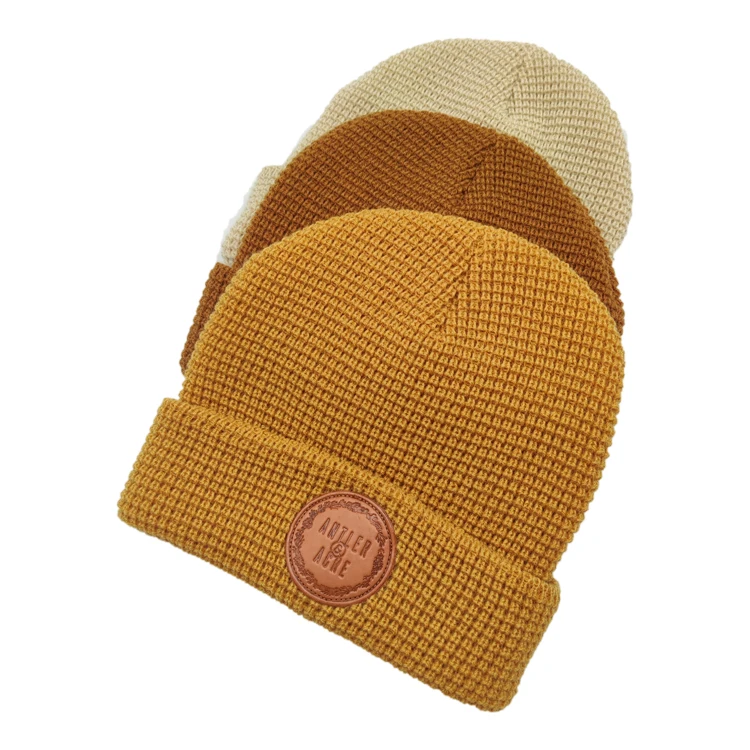 Wholesale 2021 knitted hat women custom logo beanies with leather label