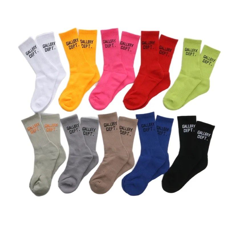 Wholesale 2023 spring solid color men socks cotton businesscrew fashion adults mens dress socks colorful