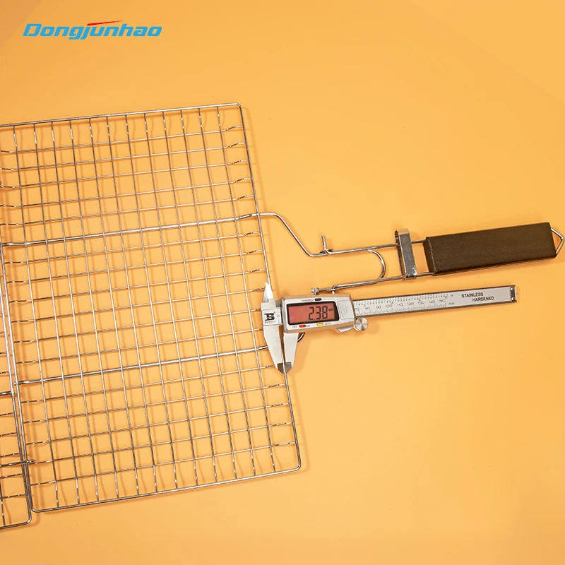 Hot sale barbecue basket metal folding BBQ wire grill rack in stock