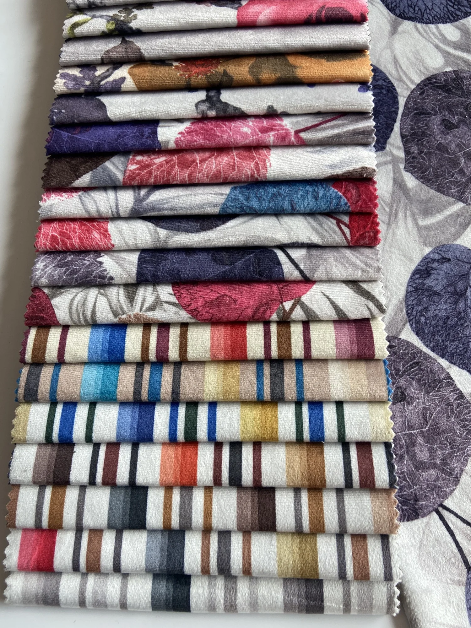 Velvet Upholstery 100% Polyester Fabrics Print Velour Fabric Plain Lightweight Knitted Factory Fabric Cloth Printed Sofa Warp