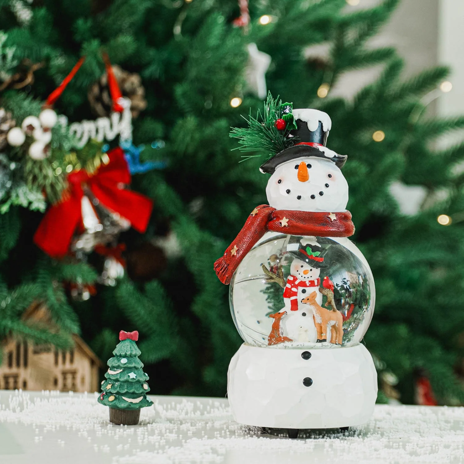 Resin Cheap Snowman Festival Custom Polystone Water Globe Snowman Christmas Musical Snow Globes