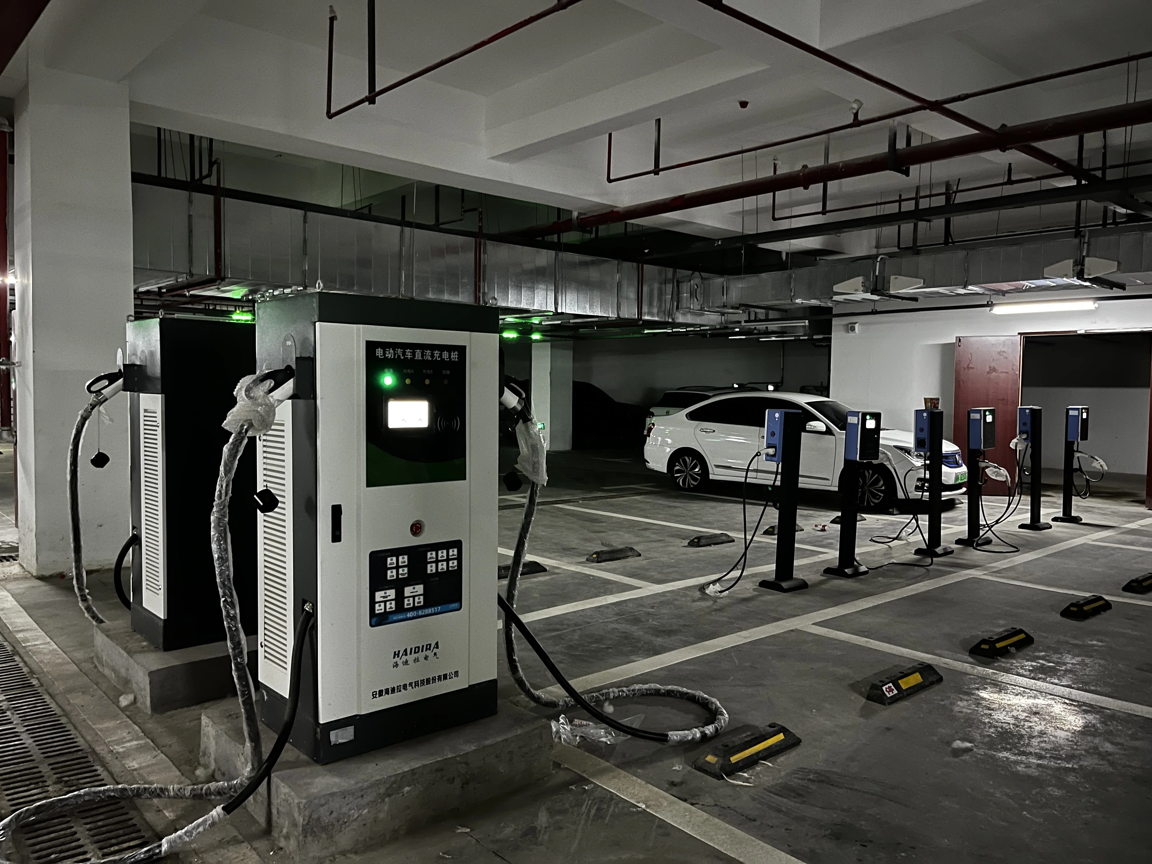 Разъем постоянного тока 40 кВтч 2 порта зарядки EV зарядное устройство 80 А кВт индивидуальная зарядная куча длиной 5 м для зарядной станции электромобиля