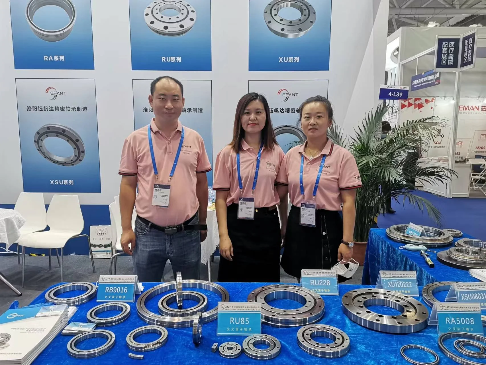 Luoyang EFANT RU Series RU297X RU297G Cross Roller Bearing In Stock Cylindrical Roller Bearing