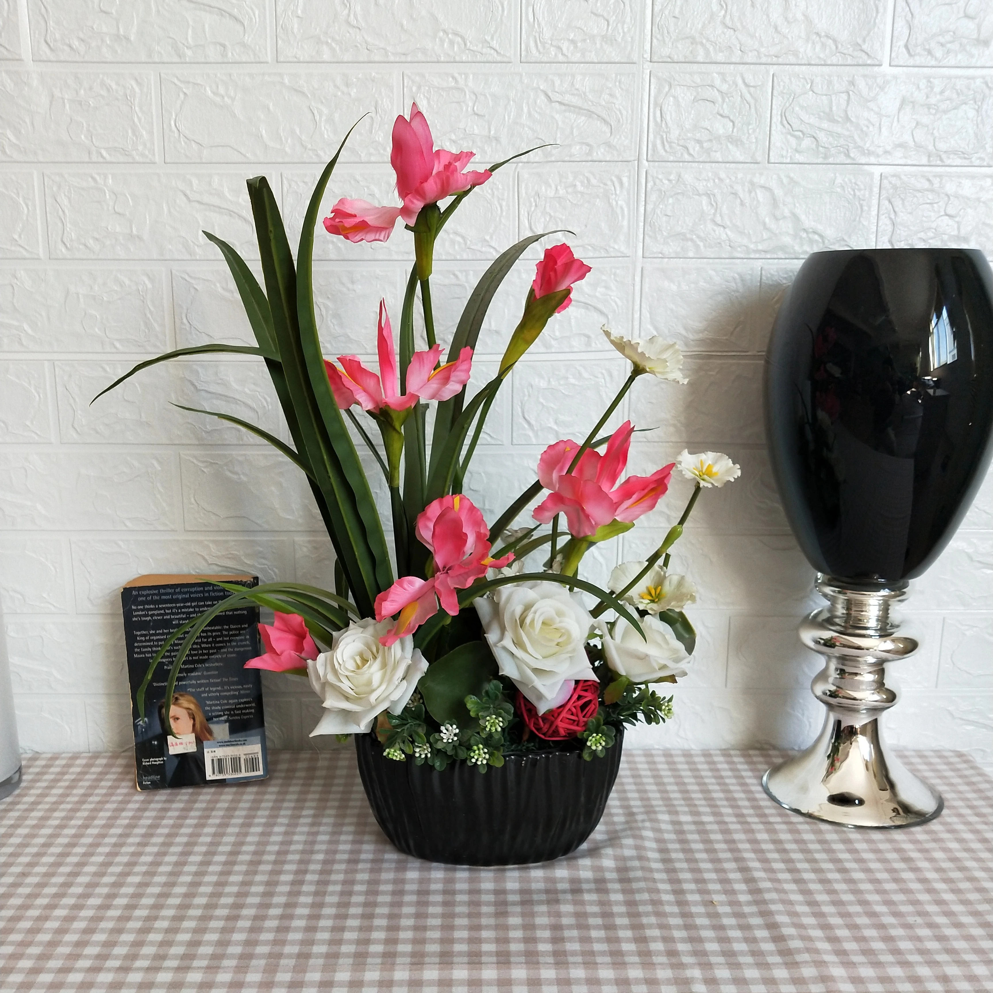 
2021 AMAZON hot-sale Perfect Home Decoration Artificial Floral Arrangement Colorful Silk Flowers in Balck pot for unique gift 