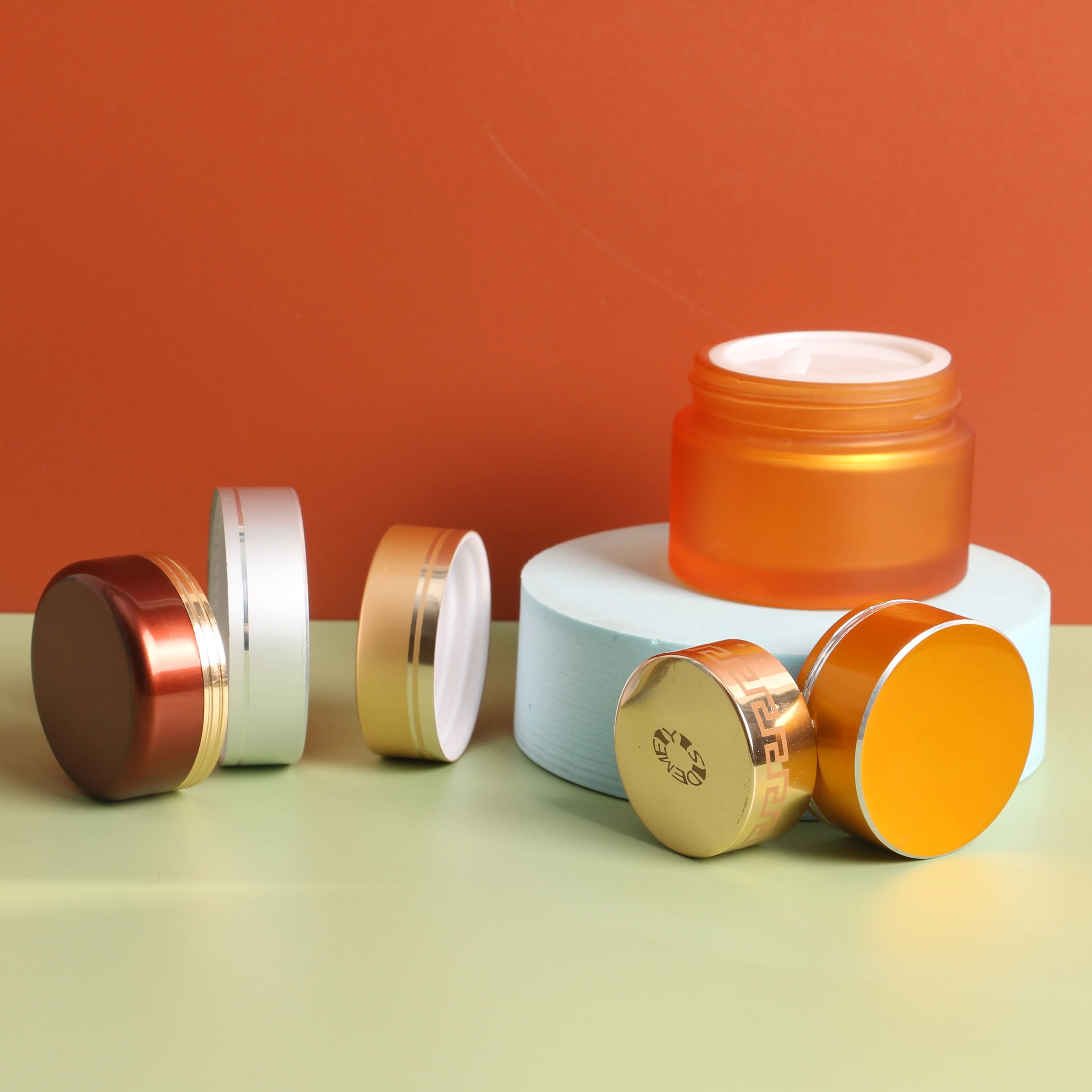 50ml 53mm 28mm 70/400 custom metal golden layer refillable cosmetic aluminum plastic bottle cap