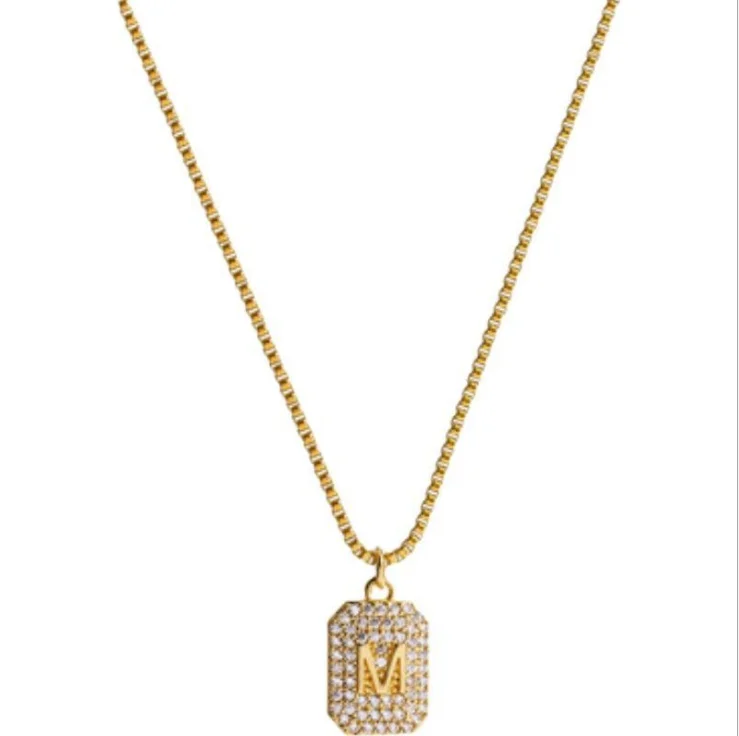In 2021, the new luxury m-letter necklace is a niche design, and the clavicle chain is a simple temperament pendant.