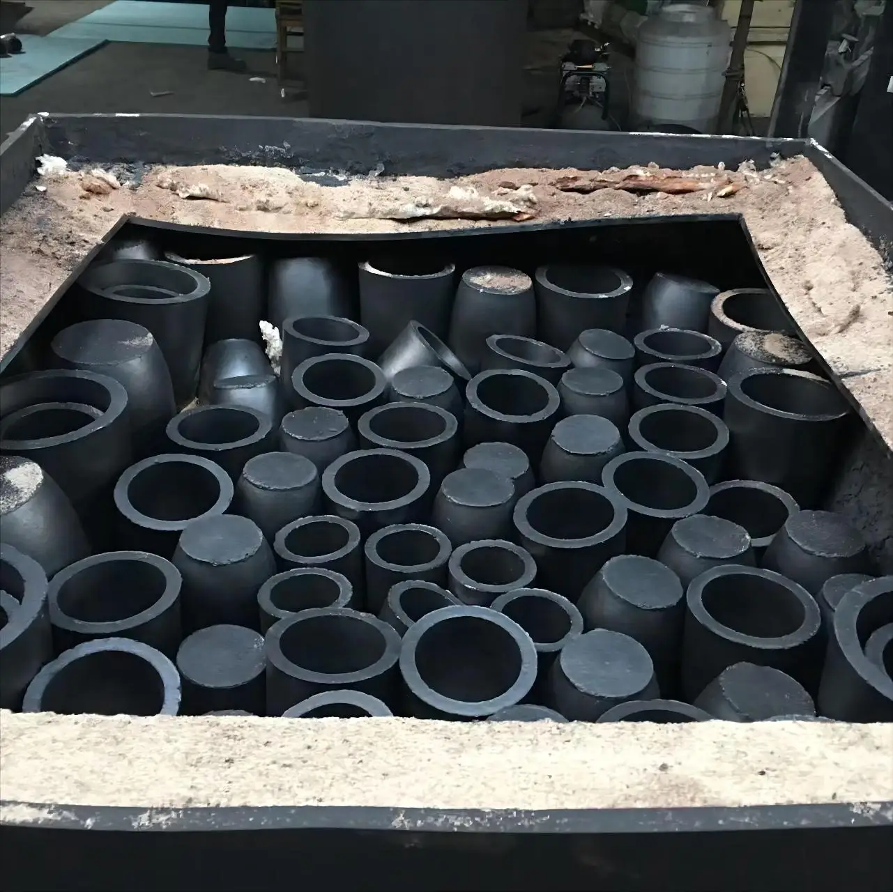 Graphite clay crucible No.5 type  for refining and melting gold, sliver, copper, iron, aluminum and gas cutting slag