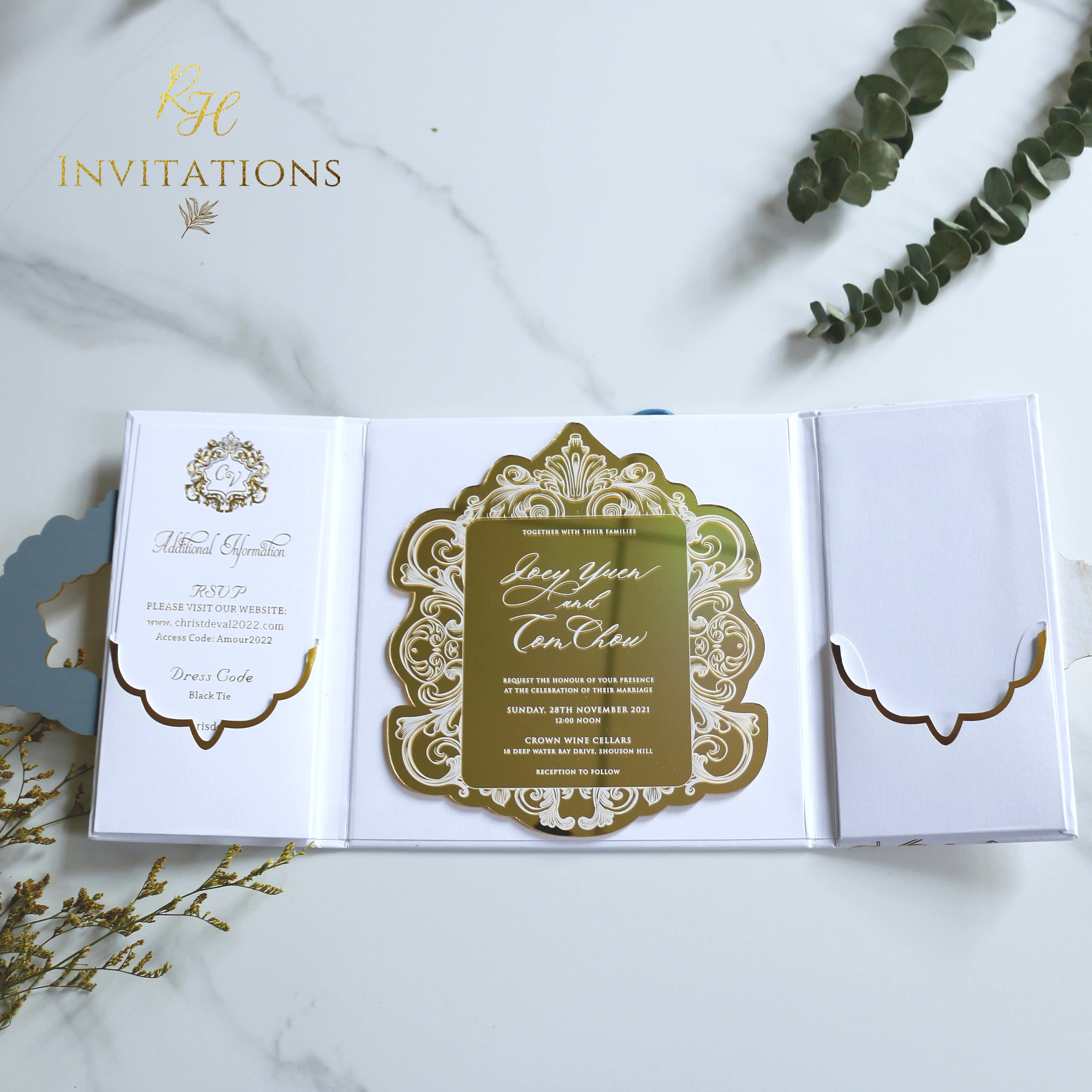 Luxury bronzing pattern initials with pocket laser cutting golden acrylic paper craft Customized Acrylic wedding  Invitation