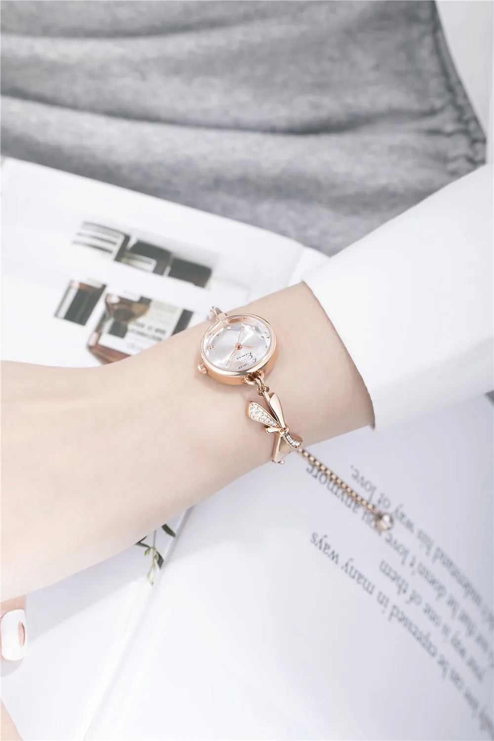 KIMIO K6435S Fashion Luxury Bowknot Band Diamond Lens Quartz Watch Women