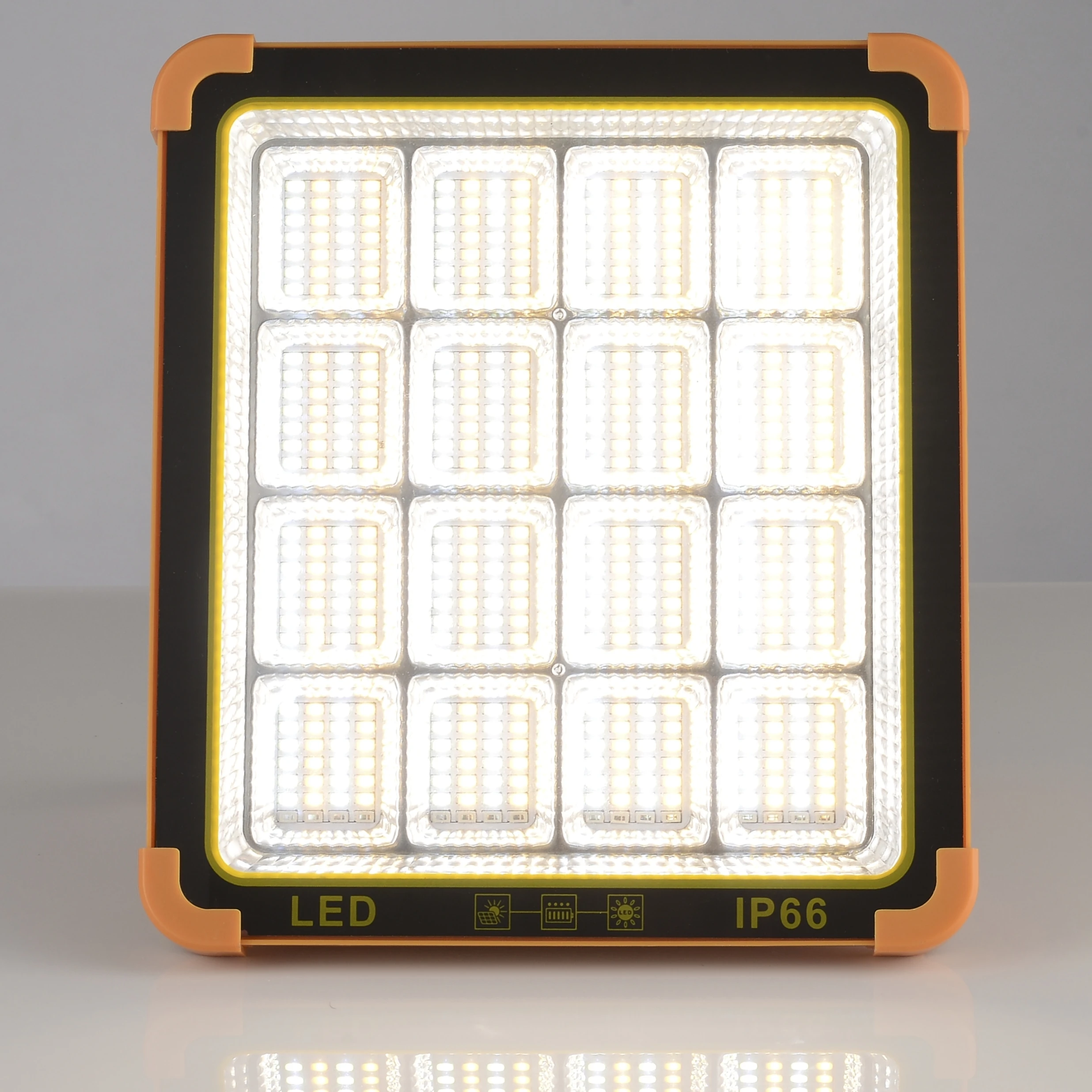Solar outdoor portable lamp