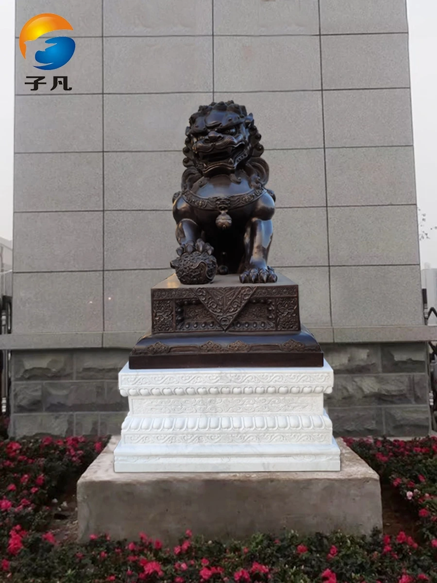 Powerful Copper Lion Brass Chinese Traditional Style Outdoor Garden Decoration Hand Carved