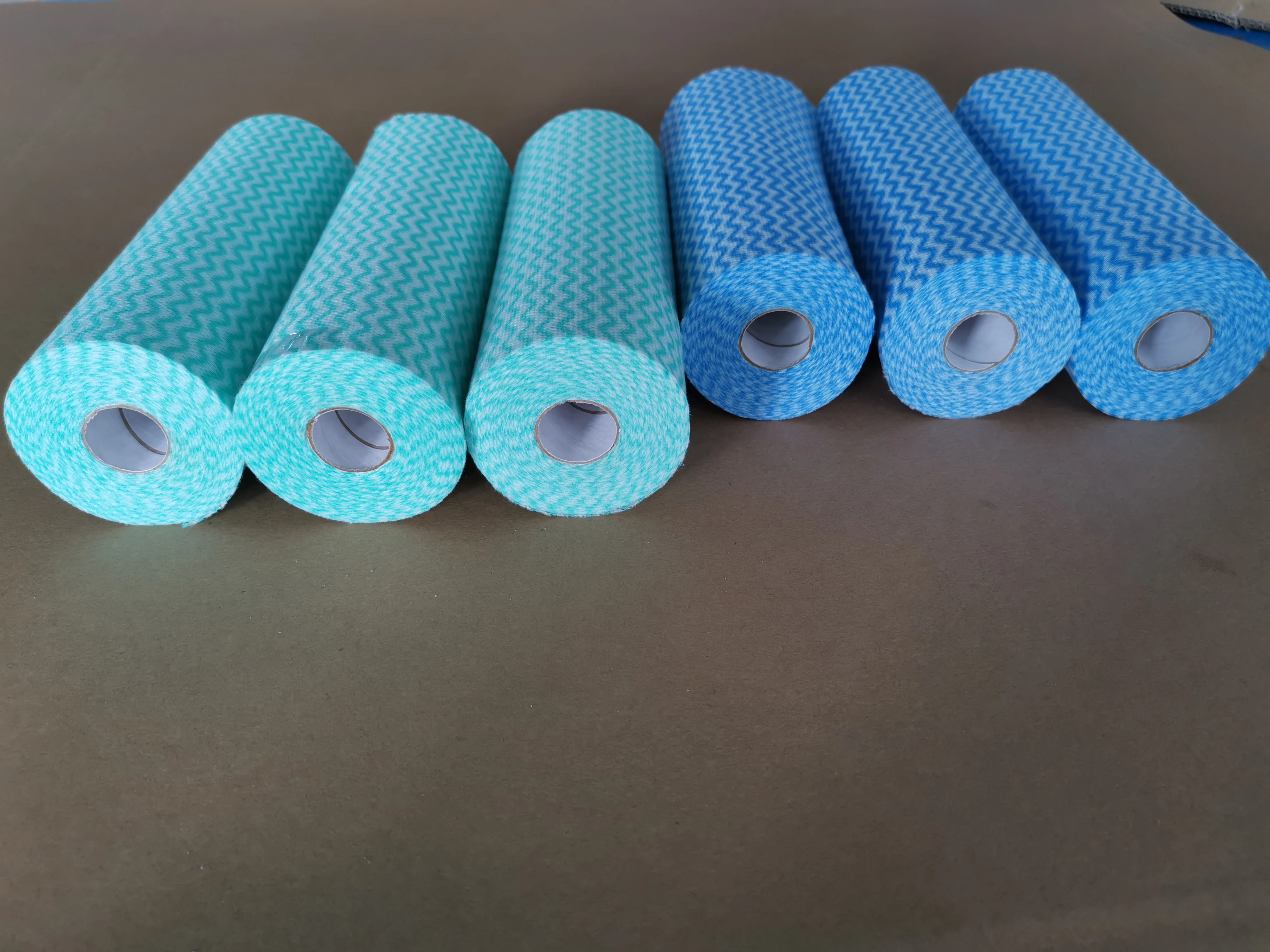 Heavy Duty  Industrial rag Disposable Cleaning Cloth in Roll