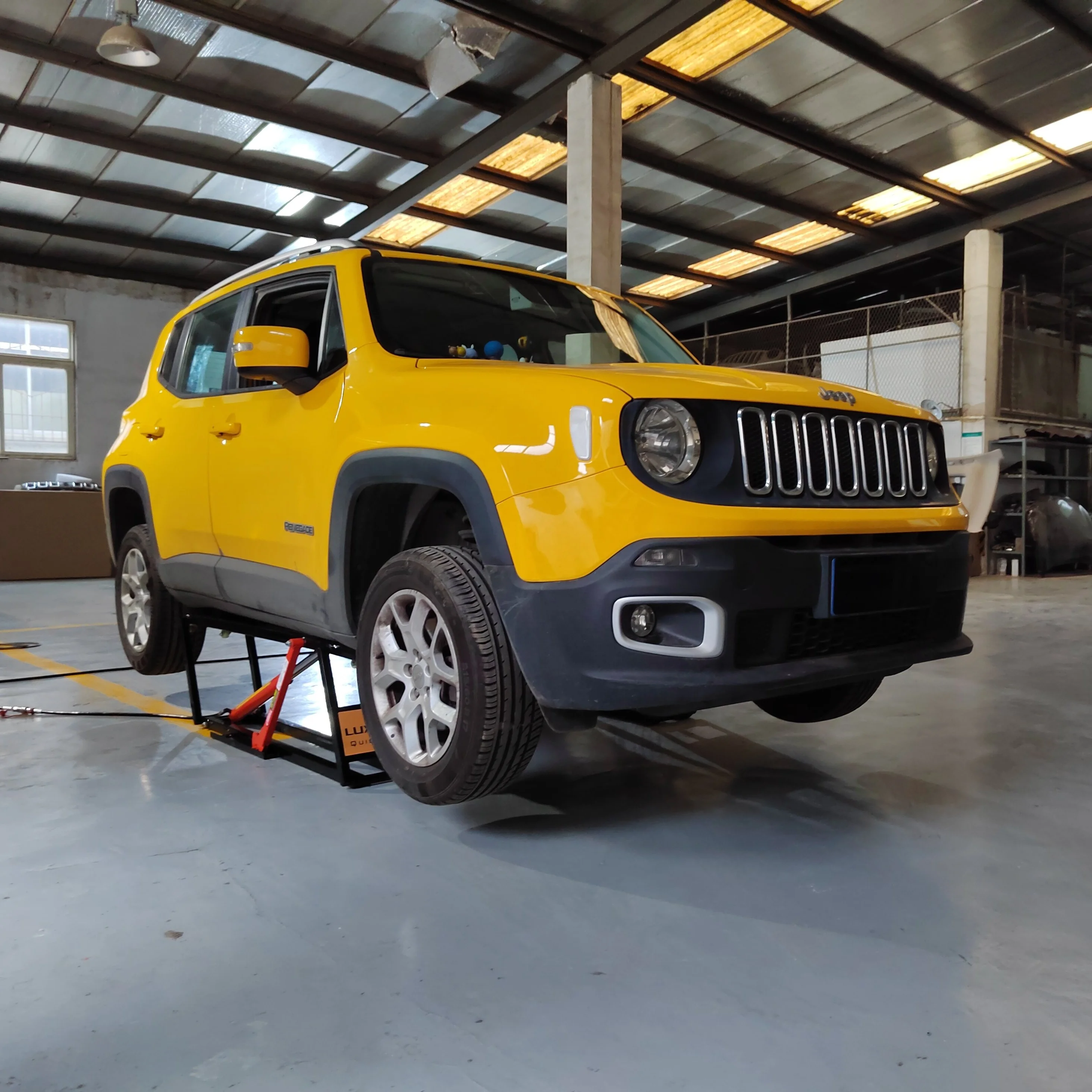 Best Seller in USA 2500KG L520E Mobile Quick Lift Portable Car Lift Jack Double Cylinder Scissor Design Hydraulic Type