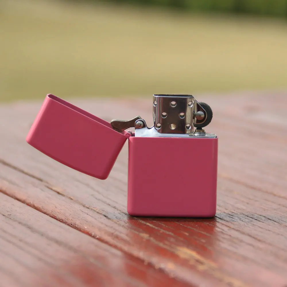 Логотип клиента золотистого или серебристого цвета металлических нефти зажигалка