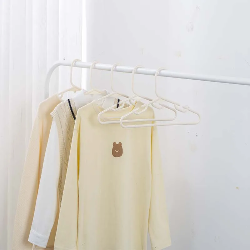 YIKAI Wholesale Factory Price Cheap Plastic Kids Soft Touch Hangers with Large Notched