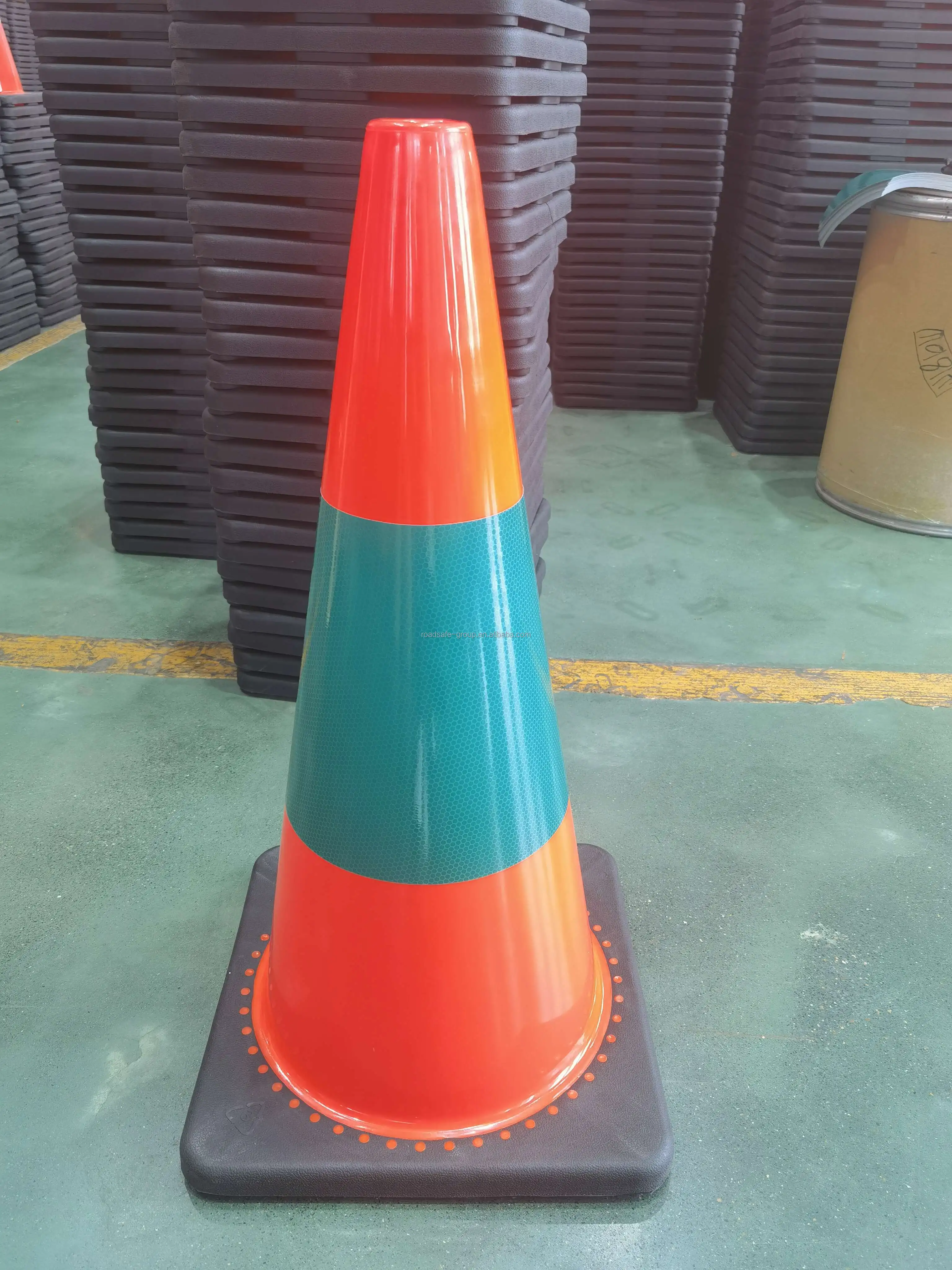 2024450mm 700mm Australia/Nz Standard pvc Reflective Flexible Road Safety 28 inch Traffic Cone