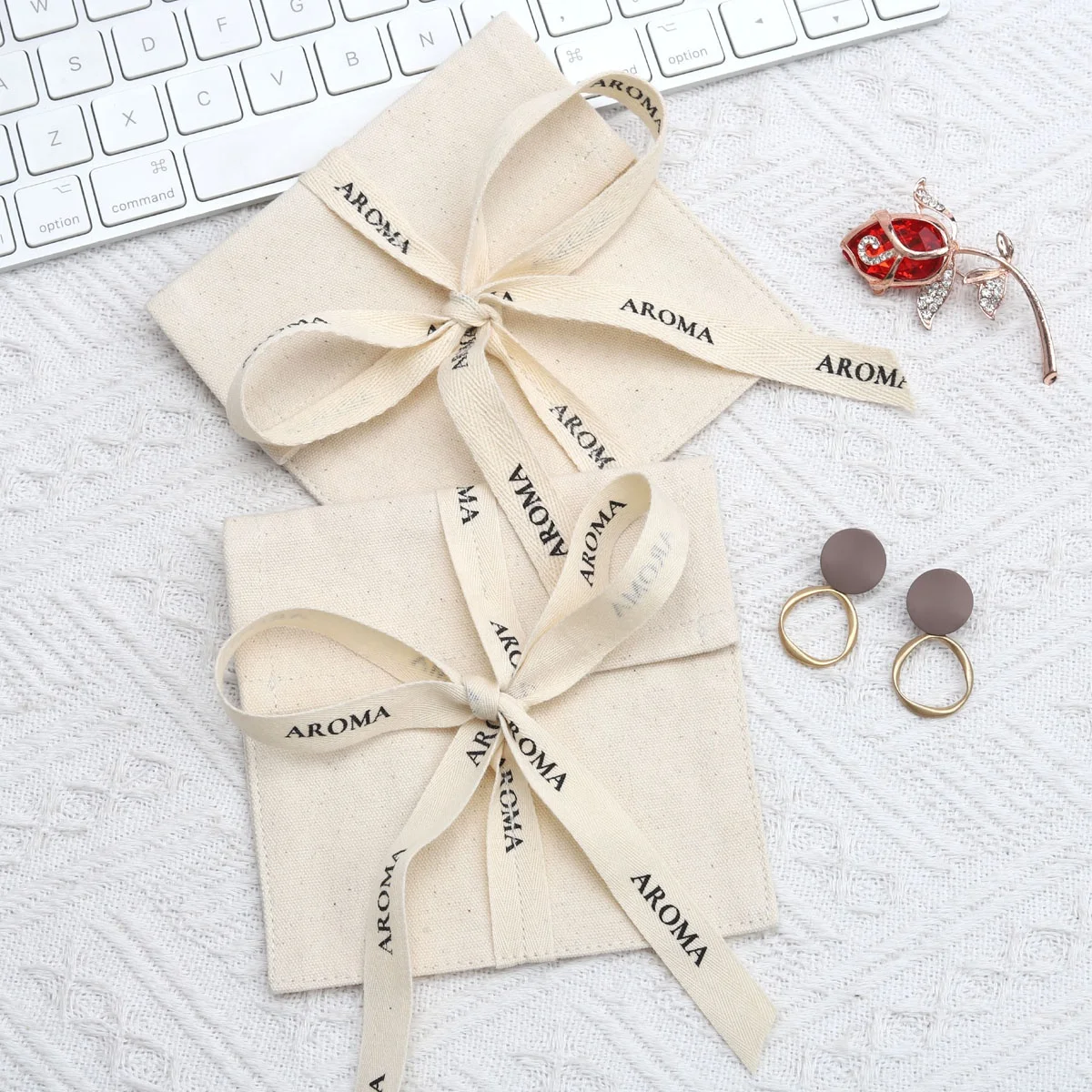 High Quality Organic Cotton Envelope Jewelry Comb Mirror Packing Bag With Ribbon Custom Logo Printed Muslin Envelope Pouch