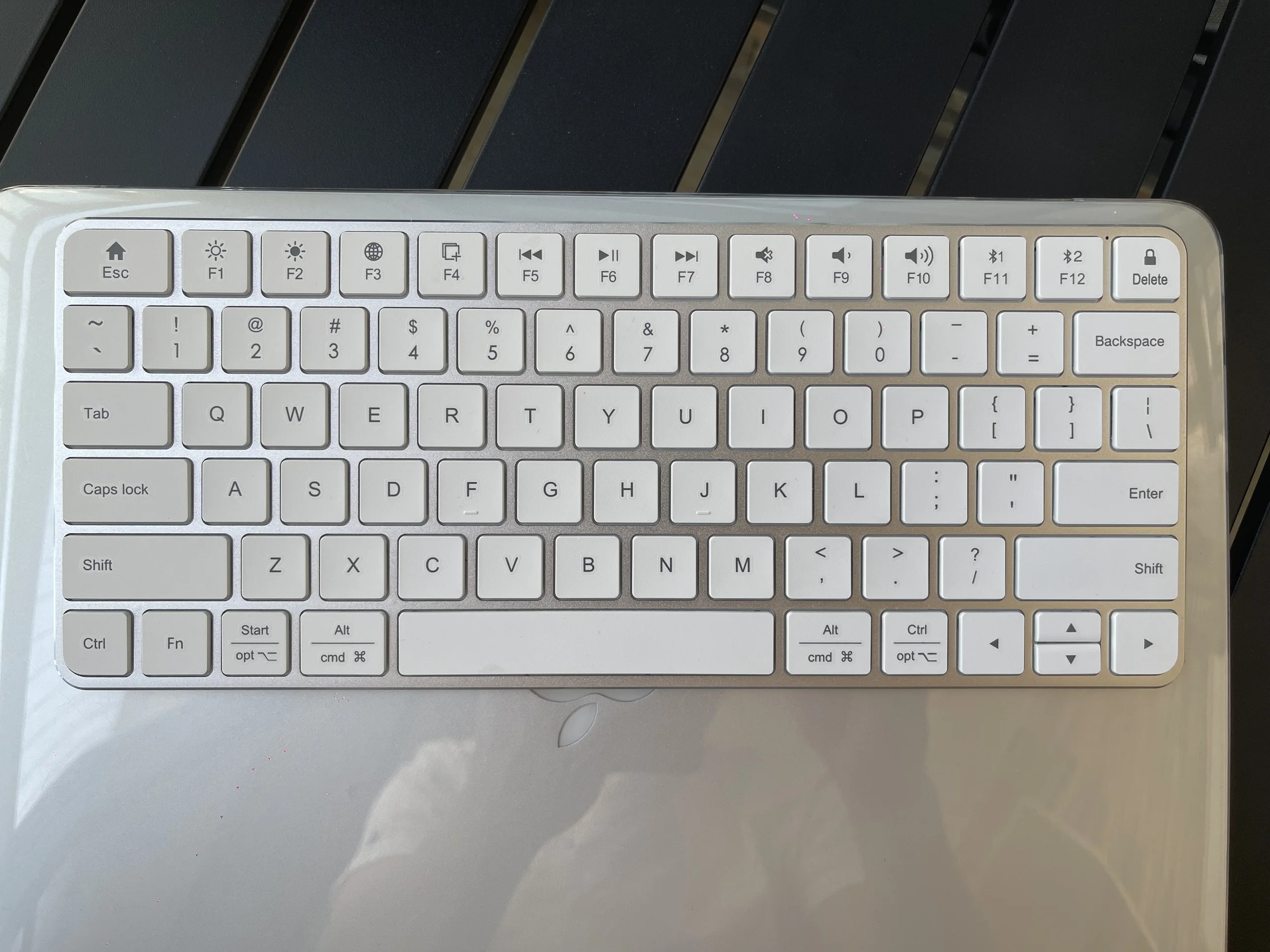 100% brand new rechargeable wireless Magic keyboard for Mac IOS android tablet keyboard