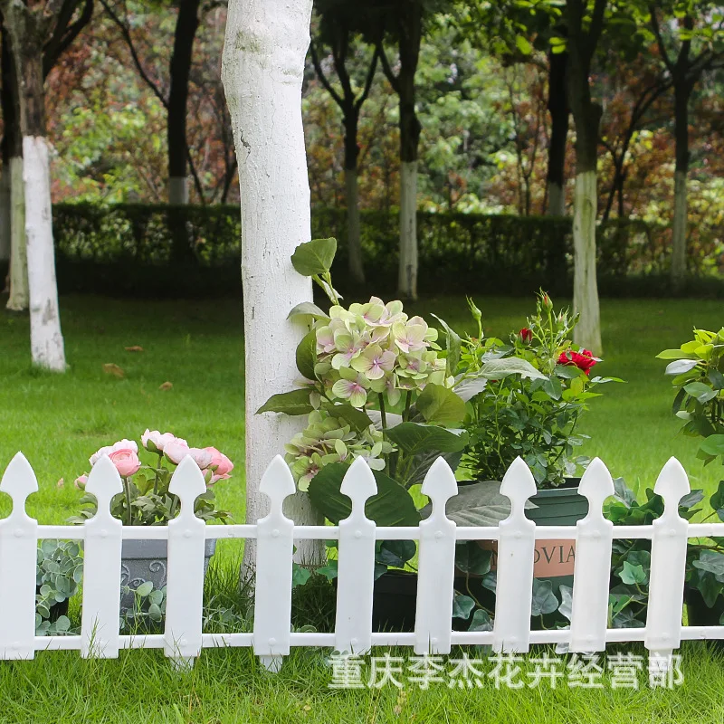 Factory wholesale Plastic fence courtyard fence indoor and outdoor villa campus decoration  garden fence