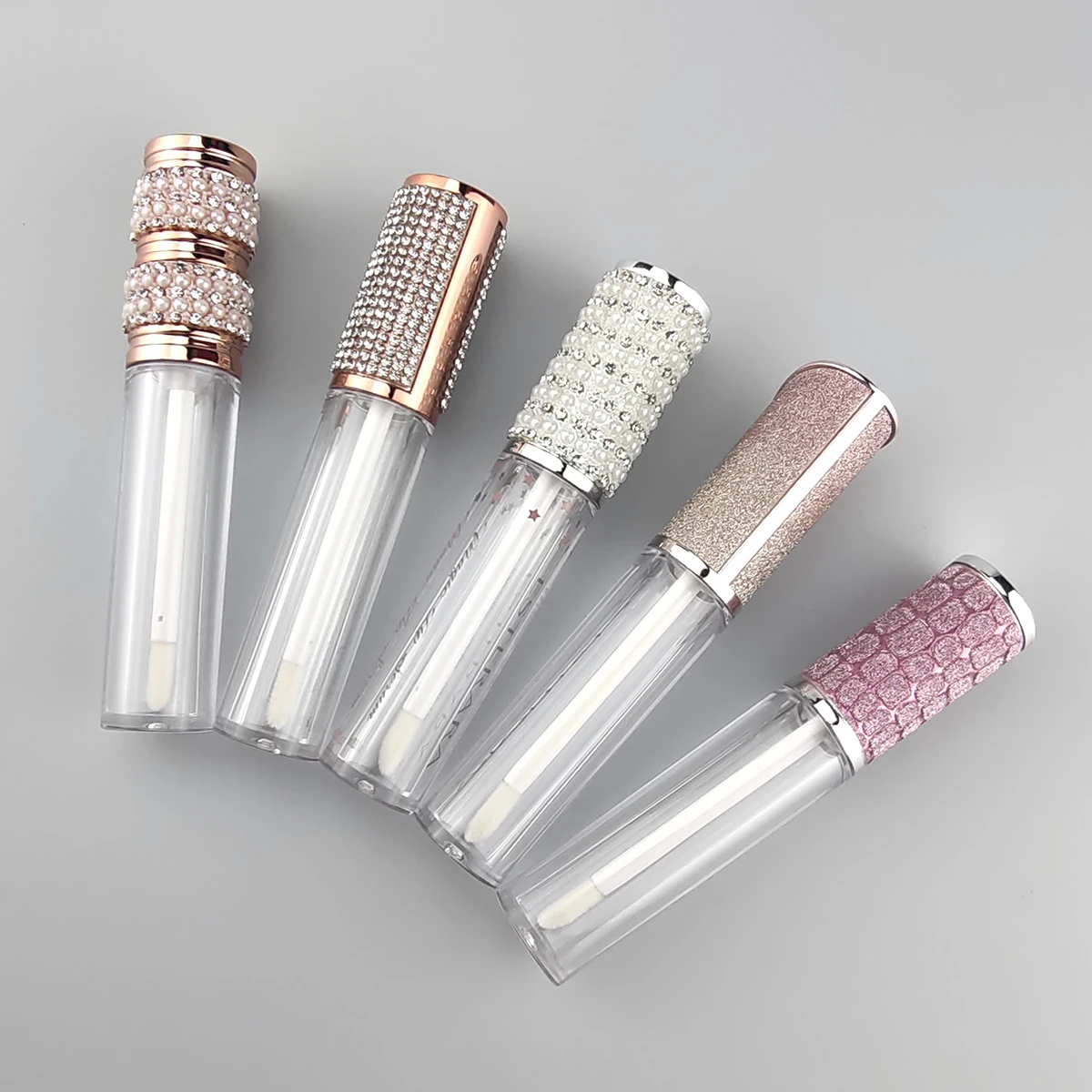 Empty Plastic custom lip gloss tubes and box custom label with White Pearl luxury Cosmetic Packaging Custom Color Screw Round